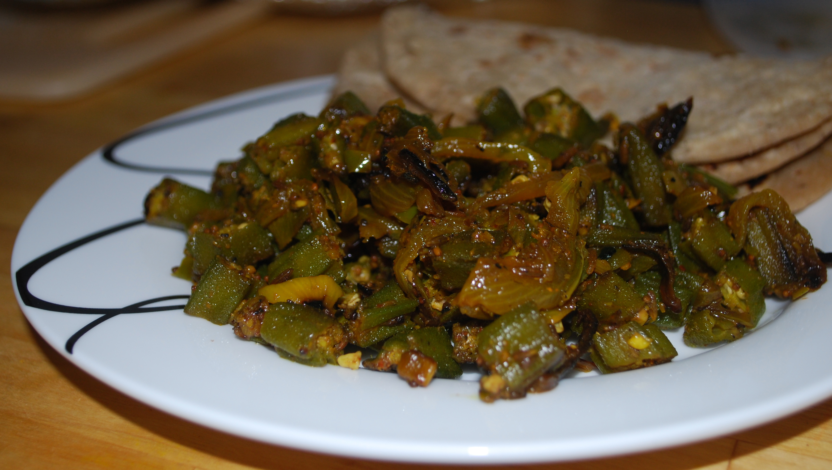 Bhindi masala: En tropisk grønnsak tilberedt med ulike indiske kryddere
