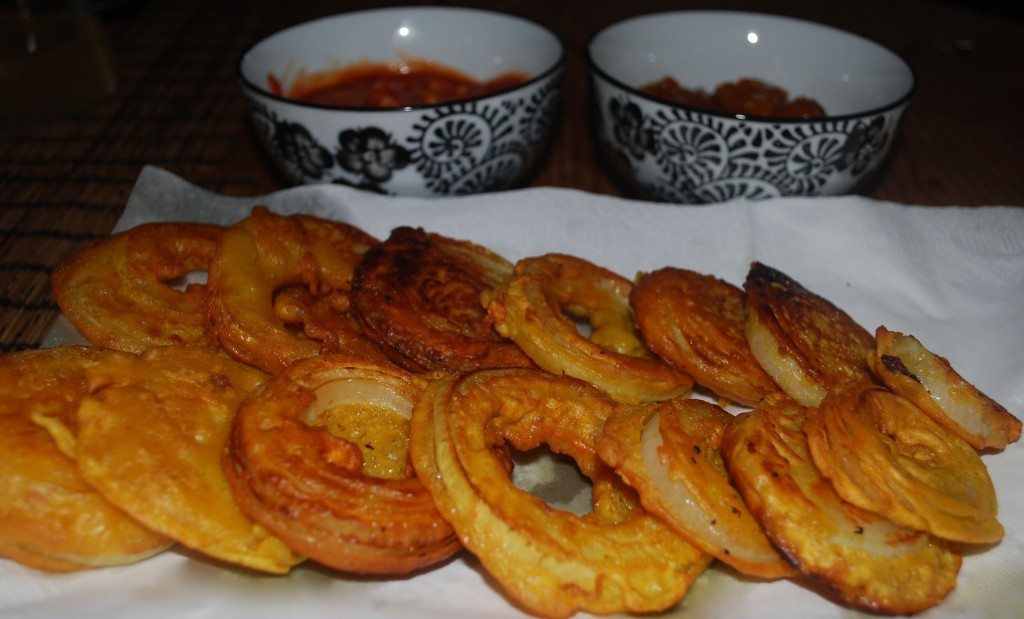 Løk pakora: Indisk smårett som passer til både forrett og som snacks.